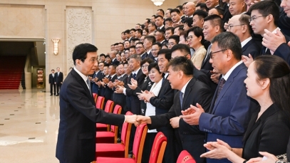 揚子江藥業(yè)集團董事長徐浩宇獲“優(yōu)秀中國特色社會主義事業(yè)建設者”稱號