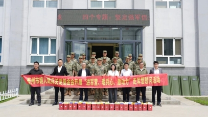 真情跨越六千里，揚(yáng)子江藥業(yè)集團(tuán)赴新疆慰問(wèn)泰州籍官兵